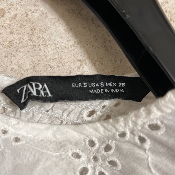 ZARA WHITE EYELET PUFF SLEEVE & LACE INSERT CROP TOP - Picture 9 of 11